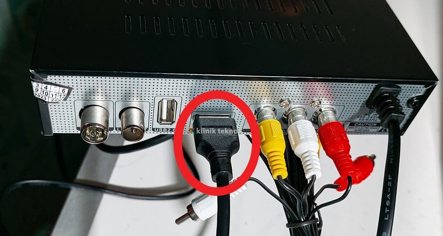 Colokan kabel HDMI ke Set Top Box